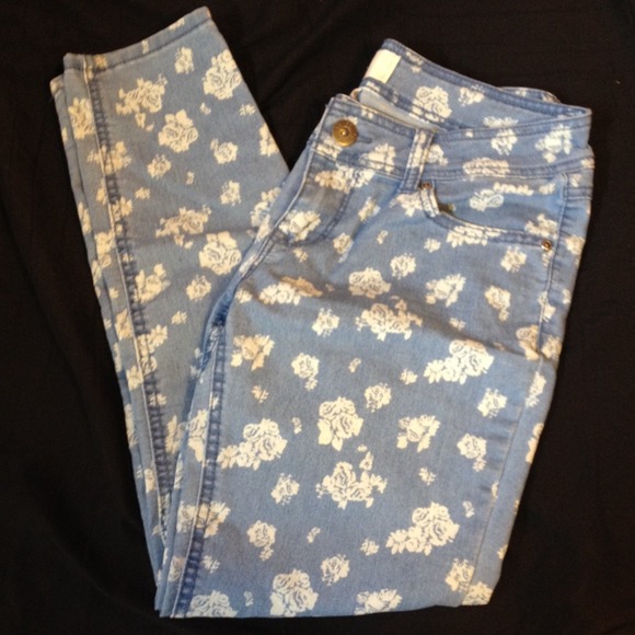 SO brand jeans with white rose design