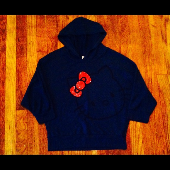 😻Hello Kitty Sweater😻and glam top!