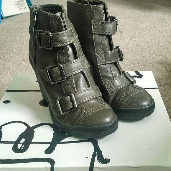 Simply vera wang buckle boots Sz 6