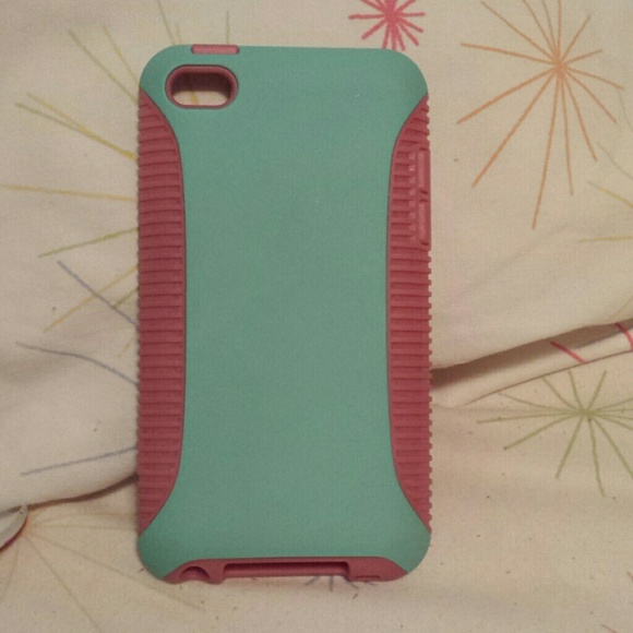 2 piece case  ipod touch 4