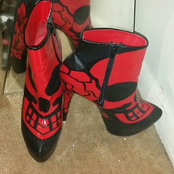 Skull  designed boots