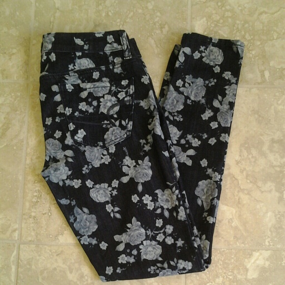 American Eagle Floral Skinnies