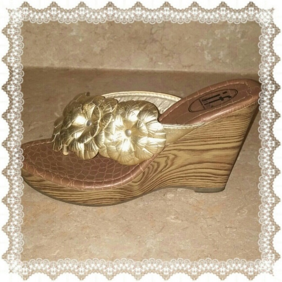 Gold Wedges