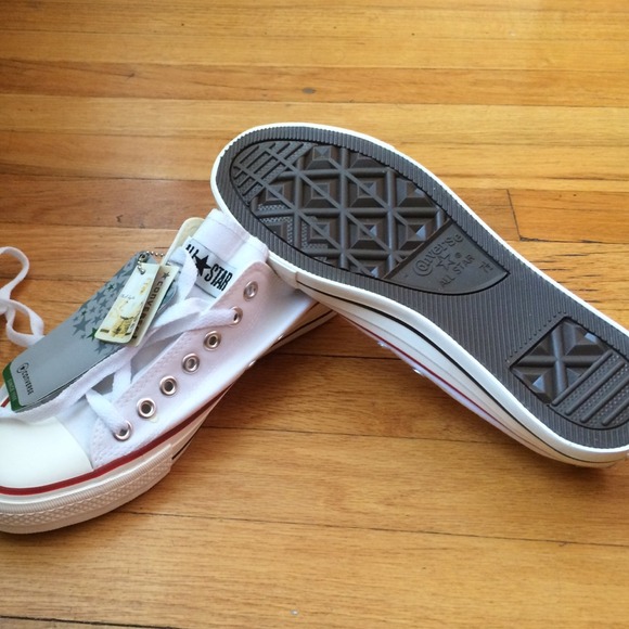 Brand new Converse snickers size 9