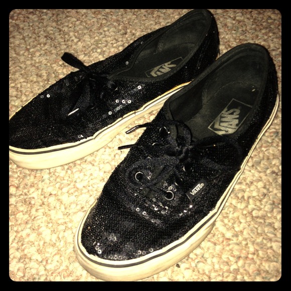 Black sequence VANS