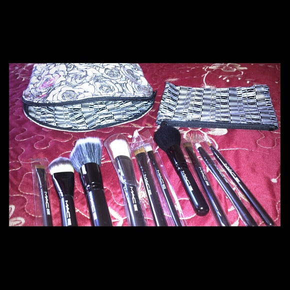 MAC makeup brushes !! NEW!