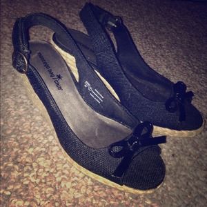 Black wedges