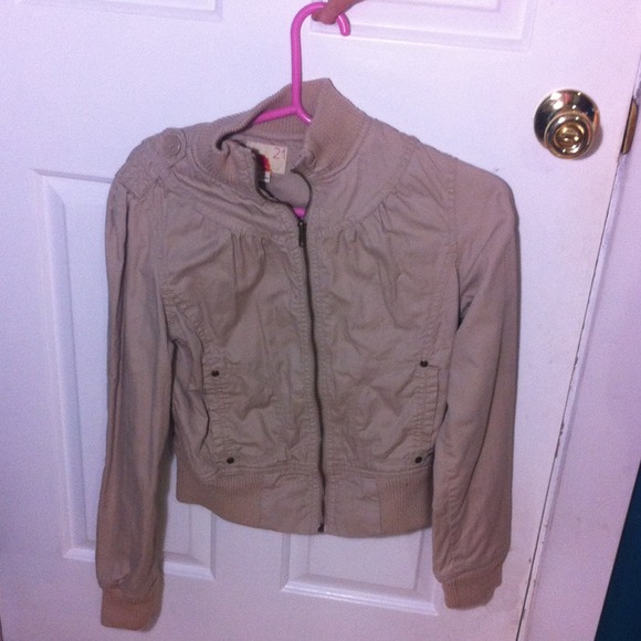 Beige jacket - Picture 1 of 1