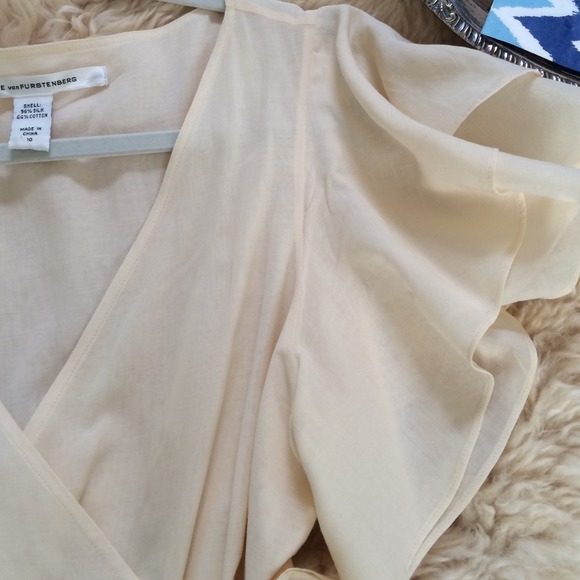 Diane von Furstenberg Flutter sleeve tie waist top - Picture 3 of 4