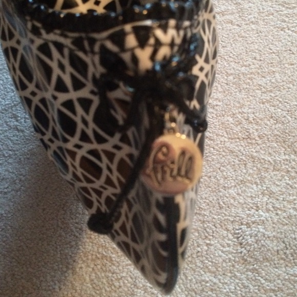 Vera Bradley Frill black/white purse - Picture 3 of 3