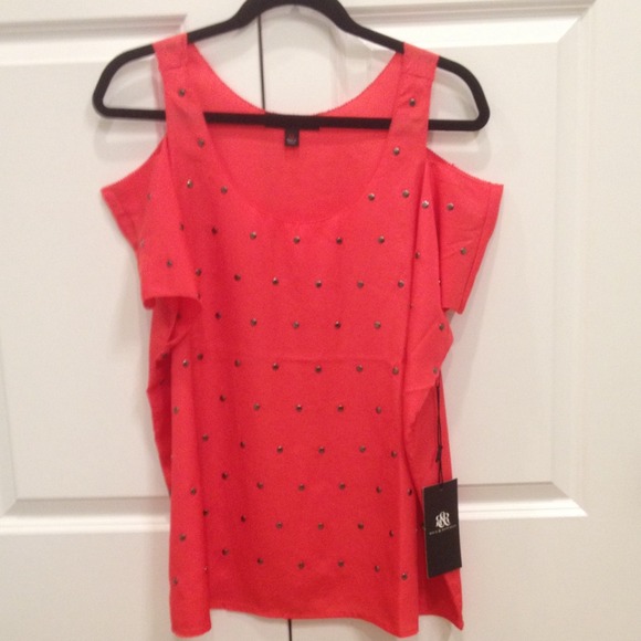 Versatile top.  Wear with jeans or dress it up!