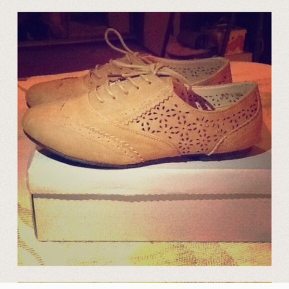Tan oxfords NEW