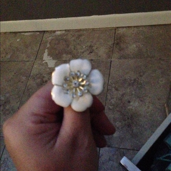White and gold flower ring