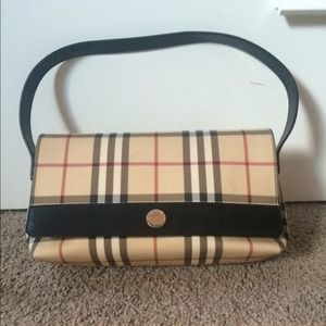 Excellent condition Burberry handbag.