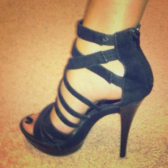 Looking for these sexy shoes!!