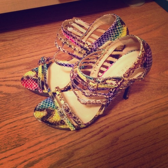 Nadara size 8 pumps