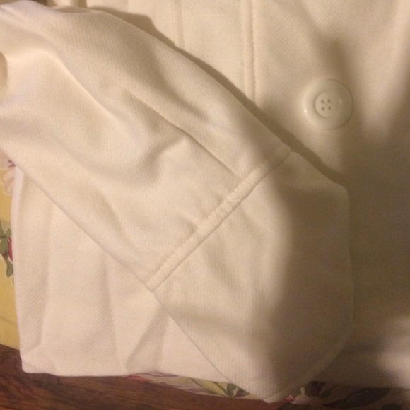 💢sold💢 Gorgeous off white coat - Picture 4 of 4