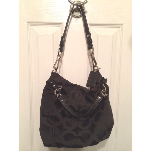 Coach Signature Sateen Shoulder Bag 💯Authentic - Picture 2 of 6