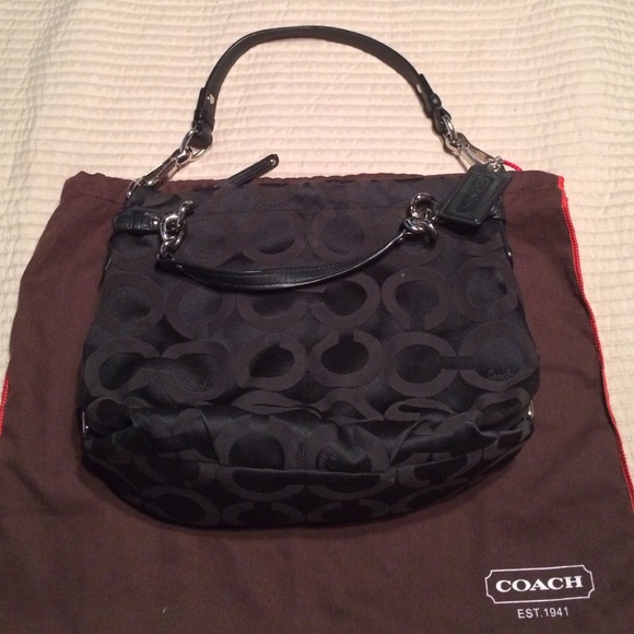 Coach Signature Sateen Shoulder Bag 💯Authentic - Picture 3 of 6