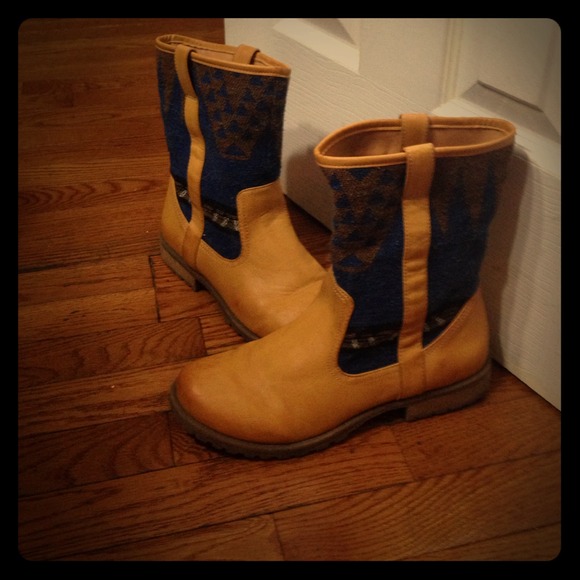 Tan Knit Boots - Picture 1 of 4