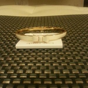 Kate spade bow bangle with cream enamel