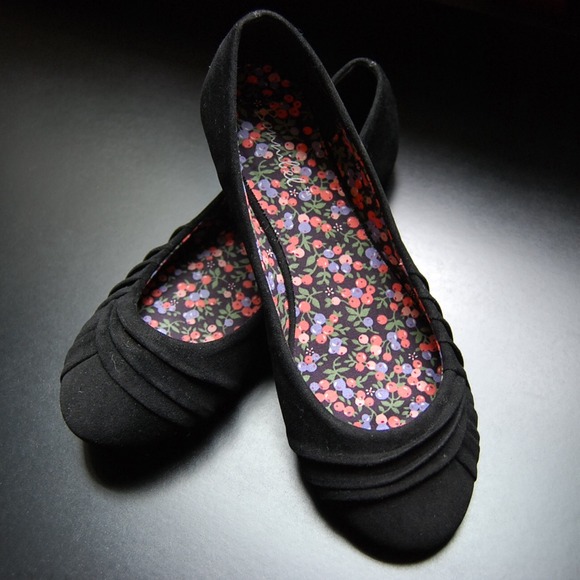 RESERVED! black & khaki flats