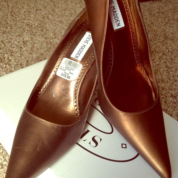 Steve Madden darre point toe pump