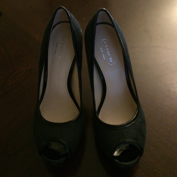 coach black open toe heels - Picture 2 of 4