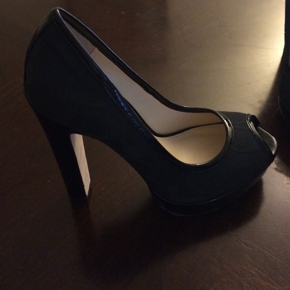 coach black open toe heels - Picture 4 of 4