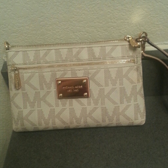 Michael kors clutch
