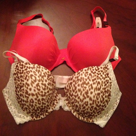 2 brand new bras