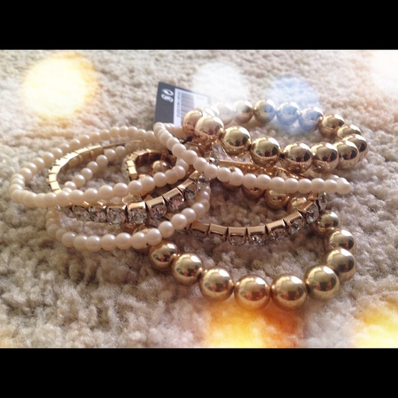 Bracelets - Picture 1 of 2