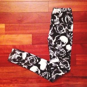 Skull and roses leggings