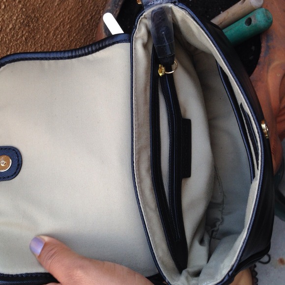 🔴SOLD🔴💯CYNTHIA ROWLEY authentic crossbody b - Picture 3 of 4