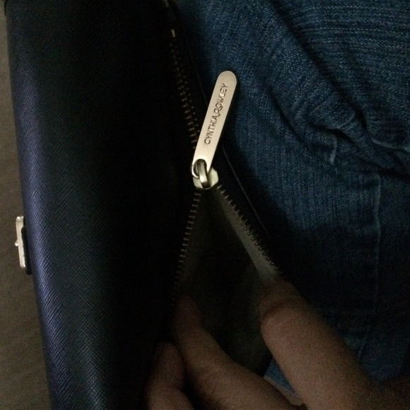 🔴SOLD🔴💯CYNTHIA ROWLEY authentic crossbody b - Picture 4 of 4