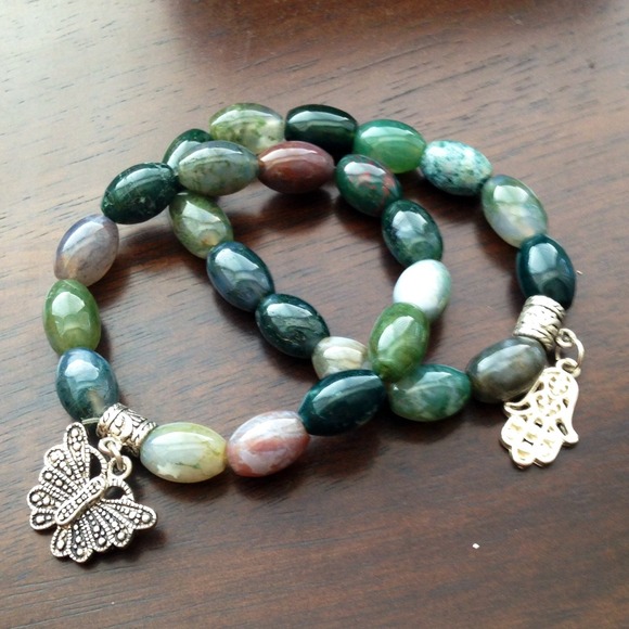 Green stones elastic bracelets with charms