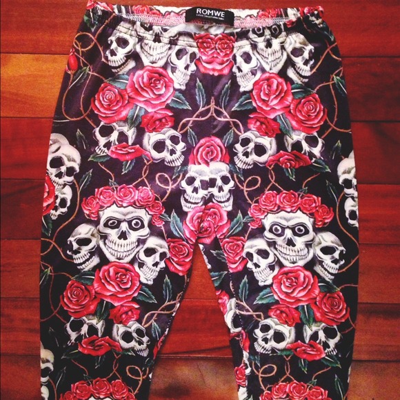 Romwe skull and roses leggings