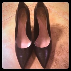 Vince Camuto black pumps Sz 9.5