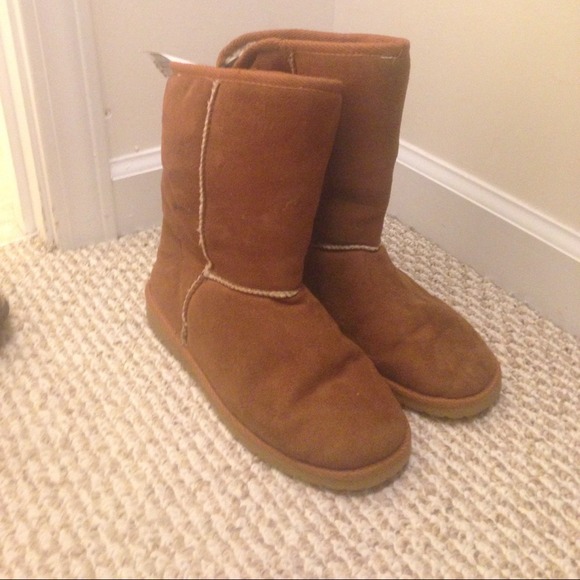🌟Sold!🌟Chestnut colored Dawgs  7 women's