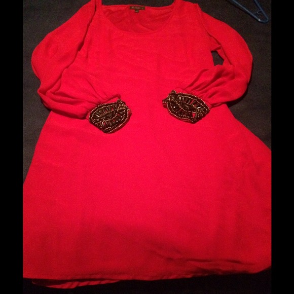 Beautiful with beaded wrist. Fits like a 14/16