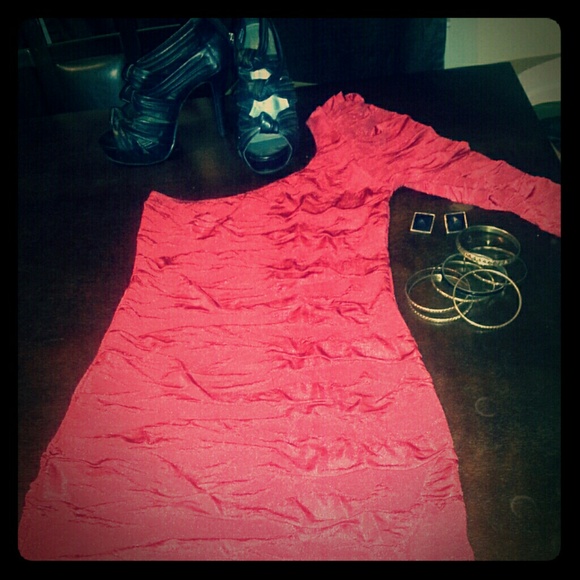 One sleeve red dress