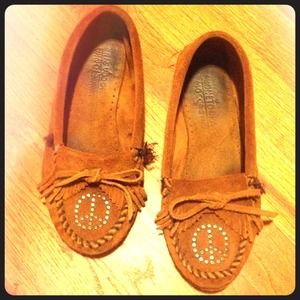Minnetonka Peace Sign Moccasins