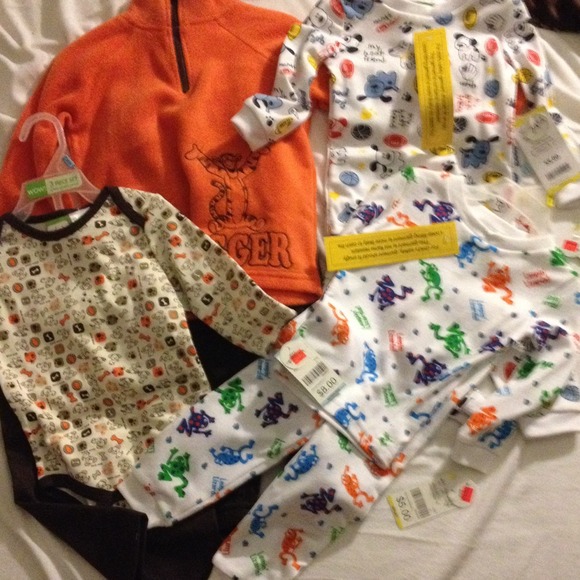 4 piece Baby clothes bundle! Infant-24 months