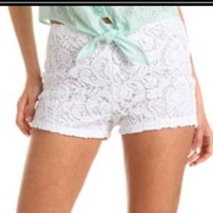 ✨White Lace Shorts✨