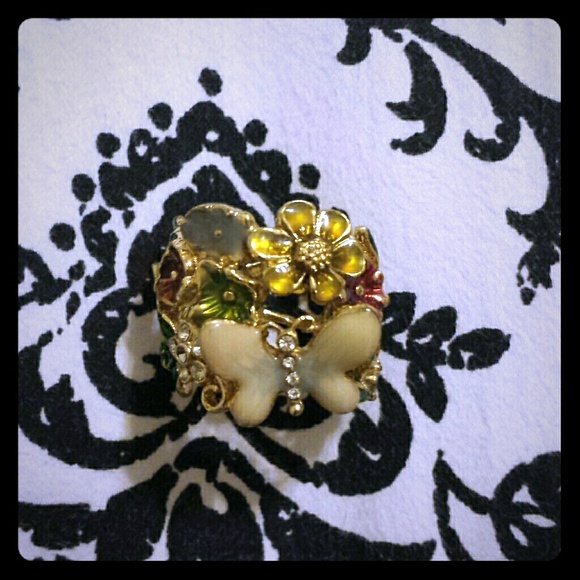 Guess ring