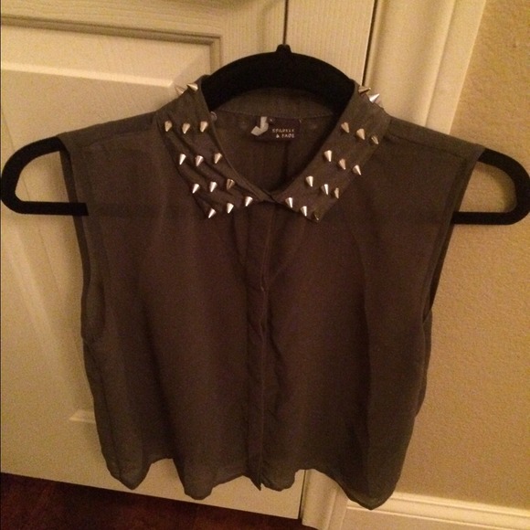 Cute collared shirt!
