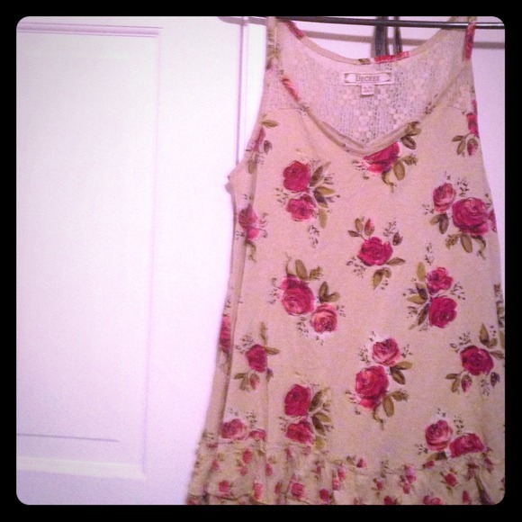 Floral tank top with ruffles