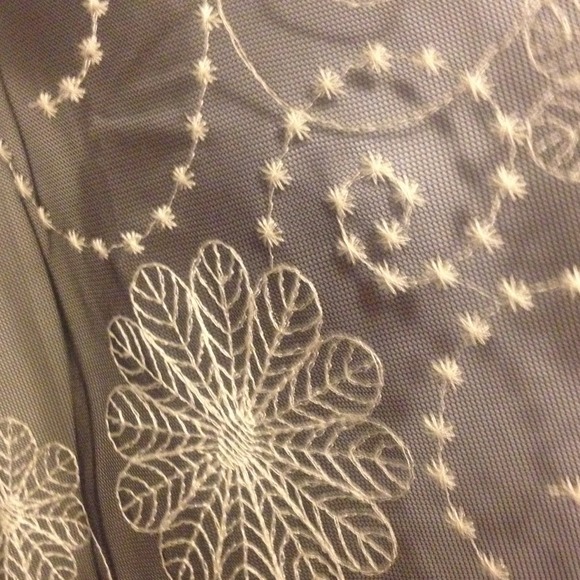 Forgotten Grace Emroidered Mesh Shawl/Cardigan - Picture 4 of 5