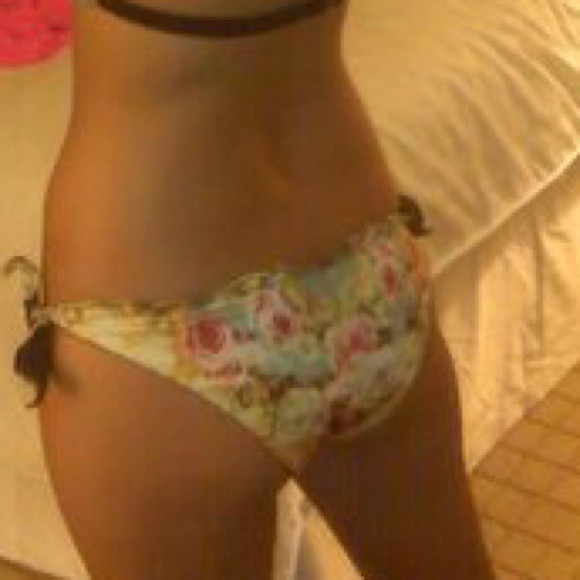 Looking for this bikini! Brand unknown! - Picture 3 of 3