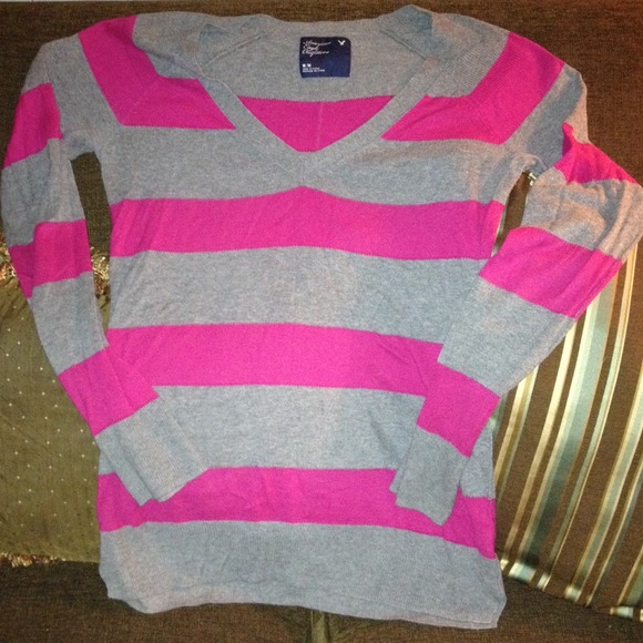 •American Eagle Outfitters• Pink/Grey Sweater•